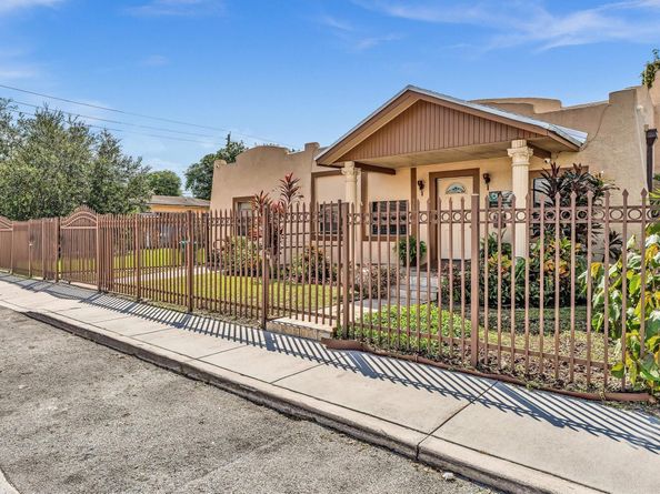 520 NW 49th St, Miami FL 33127