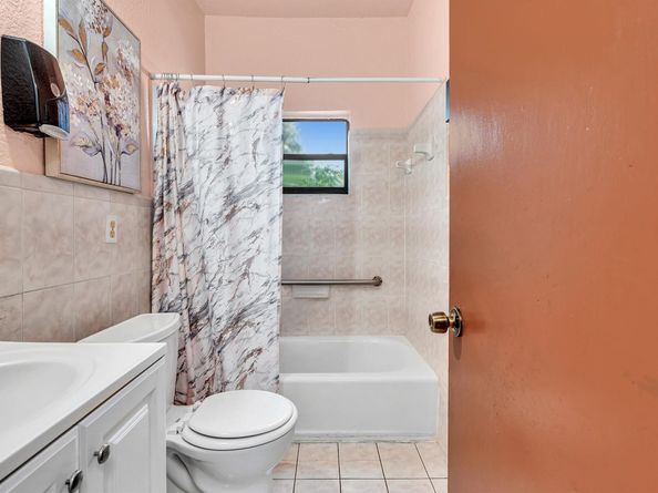 520 NW 49th St, Miami FL 33127