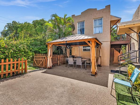 520 NW 49th St, Miami FL 33127