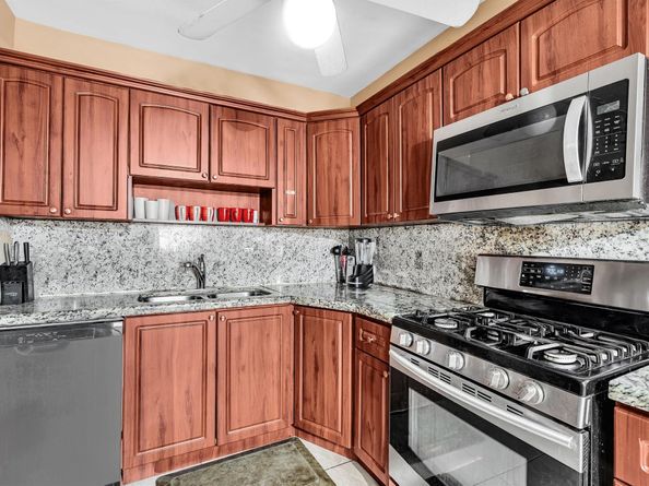 520 NW 49th St, Miami FL 33127