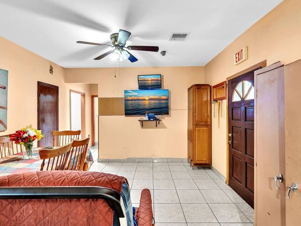 520 NW 49th St, Miami FL 33127