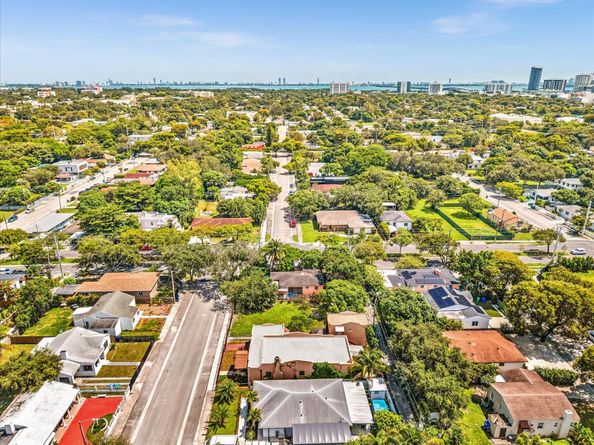 520 NW 49th St, Miami FL 33127
