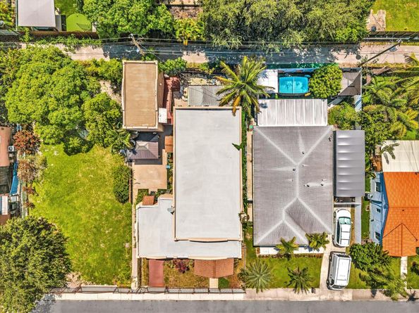 520 NW 49th St, Miami FL 33127