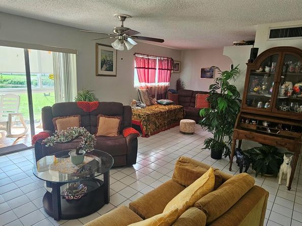 721 Lori Dr 105, Palm Springs FL 33461