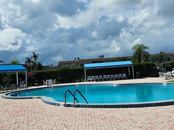 721 Lori Dr 105, Palm Springs FL 33461
