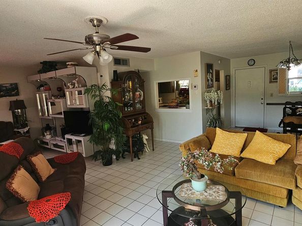 721 Lori Dr 105, Palm Springs FL 33461