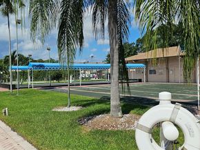 721 Lori Dr 105, Palm Springs FL 33461