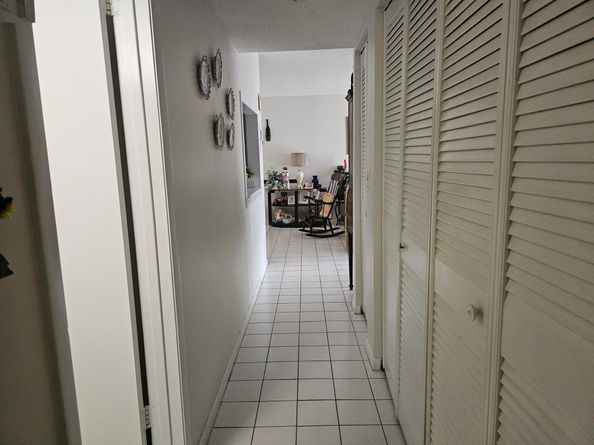 721 Lori Dr 105, Palm Springs FL 33461