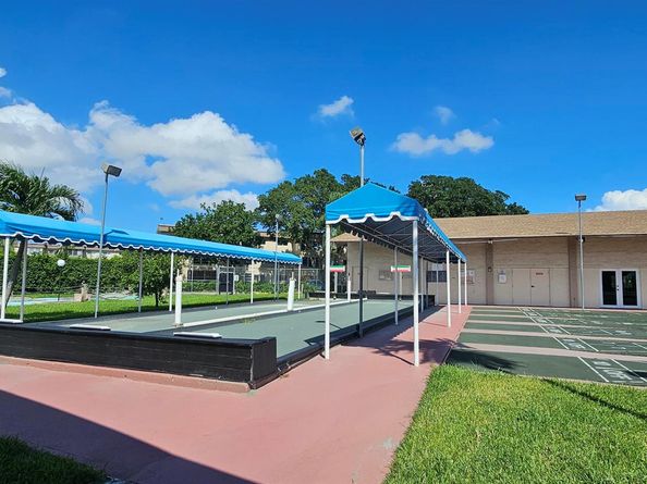 721 Lori Dr 105, Palm Springs FL 33461