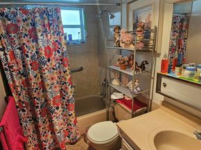 721 Lori Dr 105, Palm Springs FL 33461