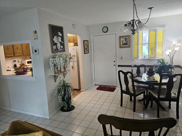 721 Lori Dr 105, Palm Springs FL 33461