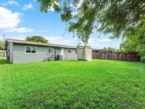 2840 NW 8th Street, Pompano Beach FL 33069
