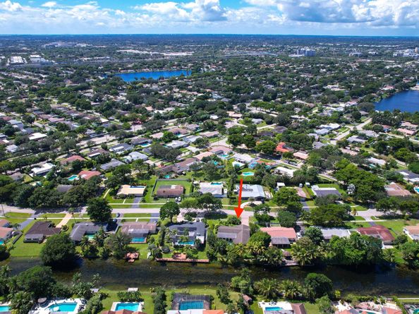 1040 Renmar Drive, Plantation FL 33317