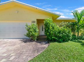 1040 Renmar Drive, Plantation FL 33317