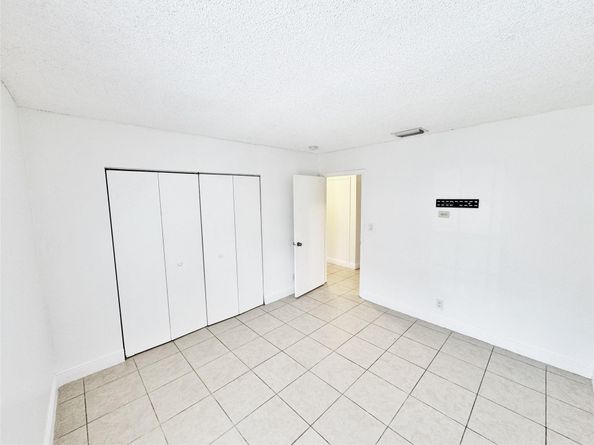 1136 NW 5th Ct, Fort Lauderdale FL 33311