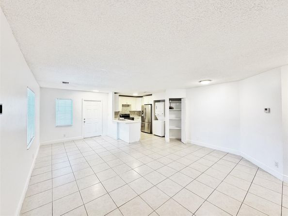 1136 NW 5th Ct, Fort Lauderdale FL 33311
