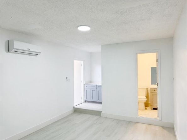 1136 NW 5th Ct, Fort Lauderdale FL 33311