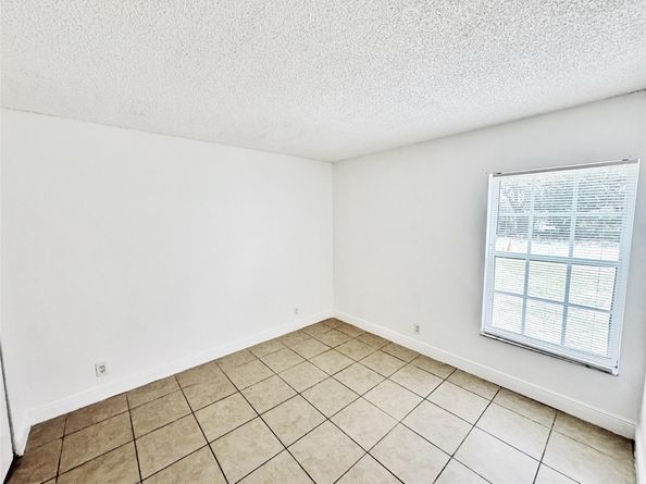 1136 NW 5th Ct, Fort Lauderdale FL 33311