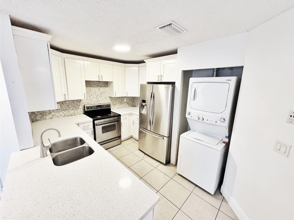 1136 NW 5th Ct, Fort Lauderdale FL 33311