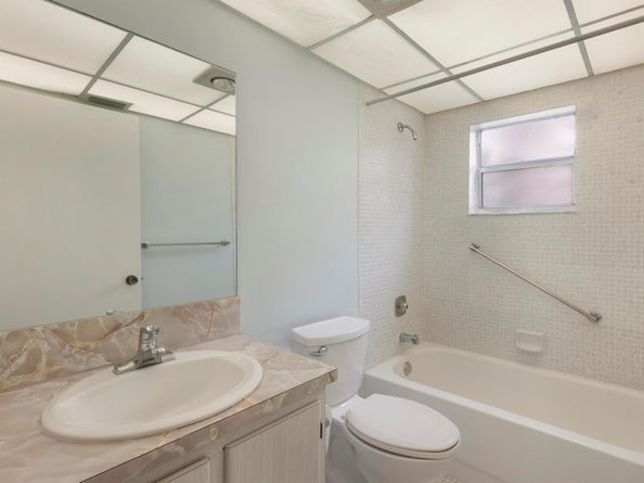 405 Burgundy I, Delray Beach FL 33484