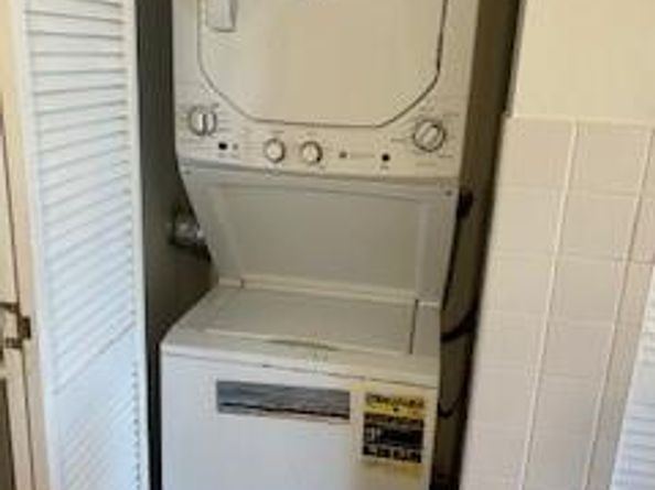 2300 NE 33rd Ave 403, Fort Lauderdale FL 33305