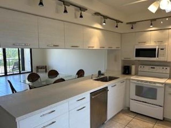 2300 NE 33rd Ave 403, Fort Lauderdale FL 33305