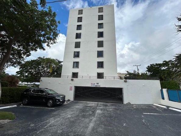 2300 NE 33rd Ave 403, Fort Lauderdale FL 33305