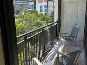 2300 NE 33rd Ave 403, Fort Lauderdale FL 33305