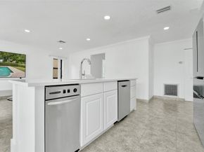 10541 NW 17th St, Plantation FL 33322