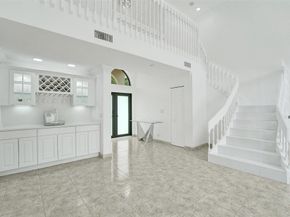10541 NW 17th St, Plantation FL 33322