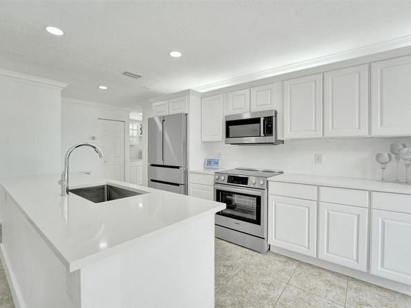 10541 NW 17th St, Plantation FL 33322