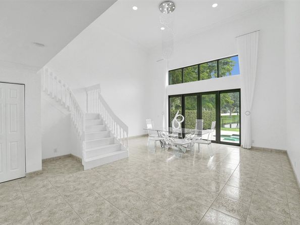 10541 NW 17th St, Plantation FL 33322