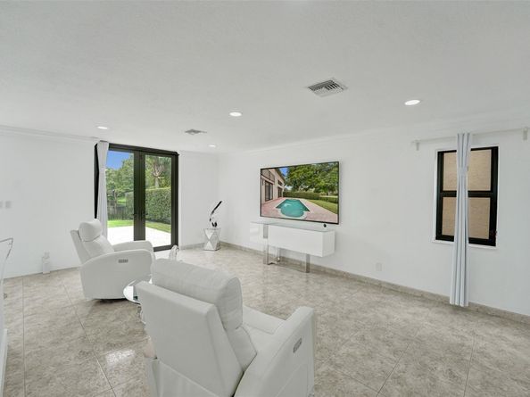 10541 NW 17th St, Plantation FL 33322