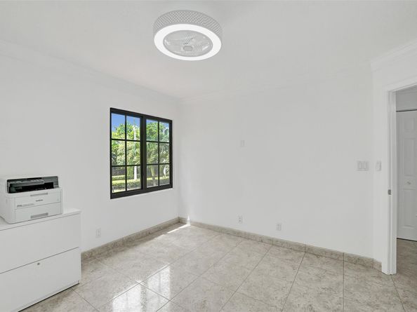 10541 NW 17th St, Plantation FL 33322