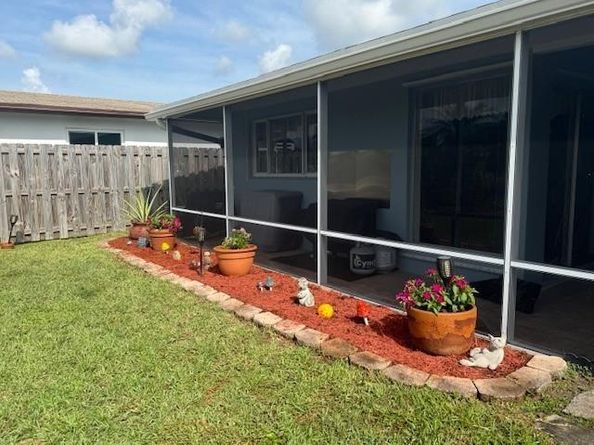 9260 NW 21st Mnr, Sunrise FL 33322