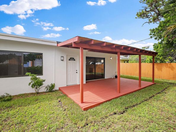 699 NE 40th St, Oakland Park FL 33334