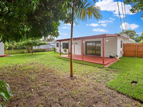 699 NE 40th St, Oakland Park FL 33334
