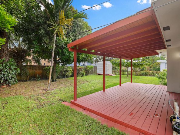 699 NE 40th St, Oakland Park FL 33334