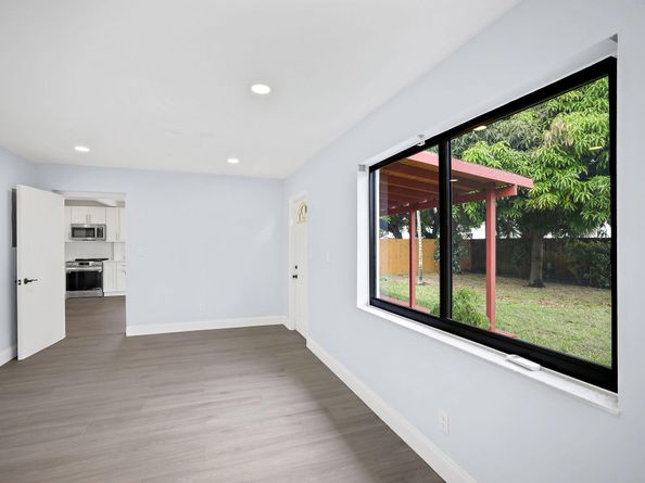 699 NE 40th St, Oakland Park FL 33334