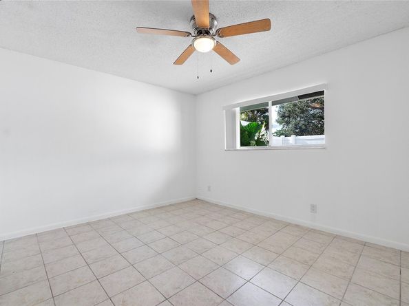9185 SW 5th St A, Boca Raton FL 33428