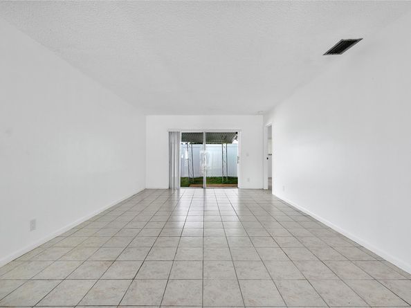 9185 SW 5th St A, Boca Raton FL 33428