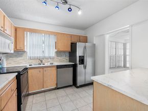 9185 SW 5th St A, Boca Raton FL 33428