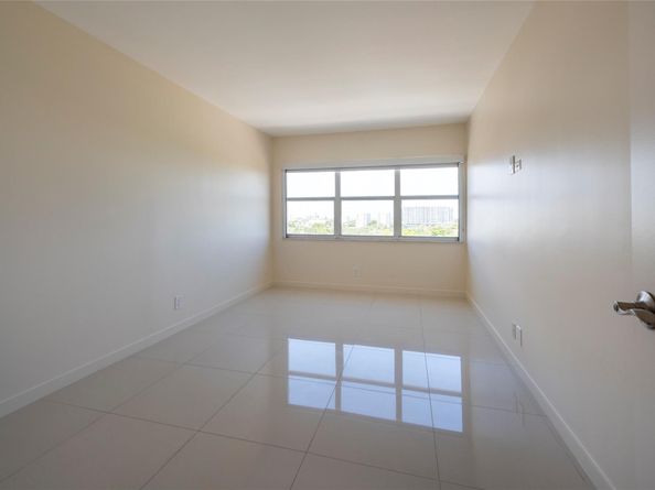 2555 NE 11th St 902, Fort Lauderdale FL 33304