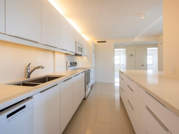 2555 NE 11th St 902, Fort Lauderdale FL 33304