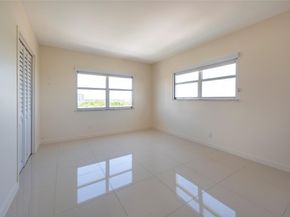2555 NE 11th St 902, Fort Lauderdale FL 33304