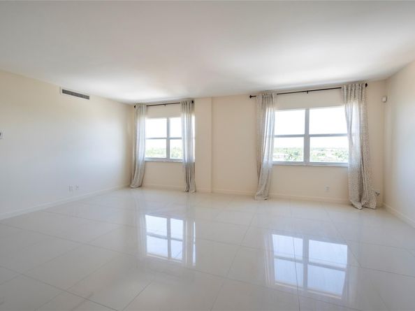2555 NE 11th St 902, Fort Lauderdale FL 33304