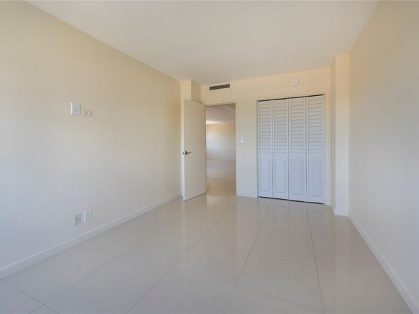 2555 NE 11th St 902, Fort Lauderdale FL 33304