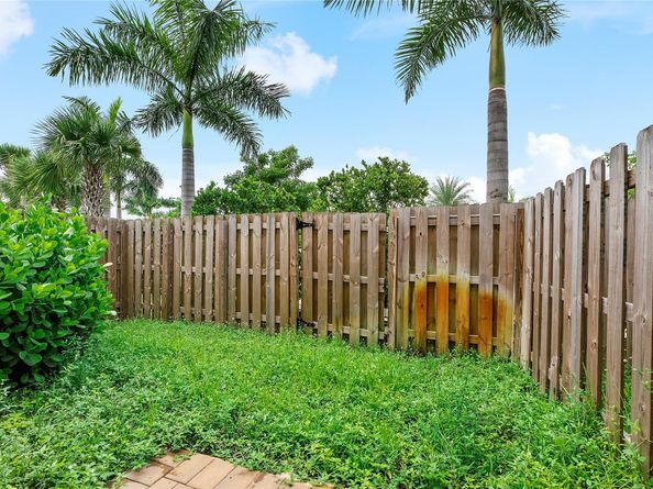 15987 SW 2nd Place, Pembroke Pines FL 33027