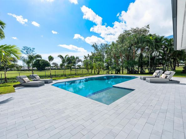 100 Glenbrook Court, Atlantis FL 33462