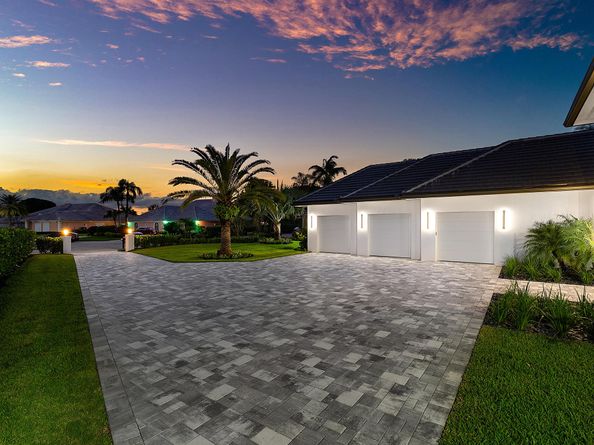 100 Glenbrook Court, Atlantis FL 33462